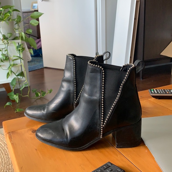 Steve Madden Boots - Picture 1 of 3